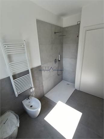 Bagno principale finestrato