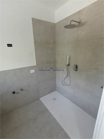 Bagno padronale finestrato