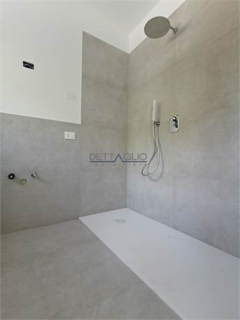 Bagno padronale finestrato