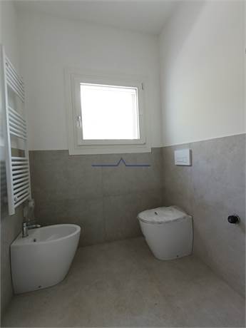 Bagno padronale finestrato